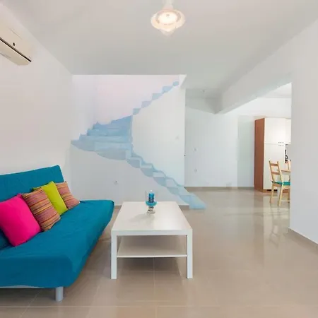 Сasa de vacaciones Cosy House In Kiotari With Garden And Terrace